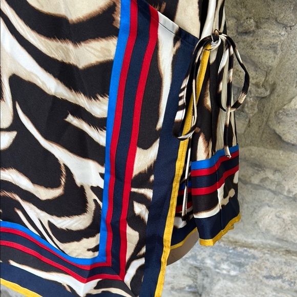 Zebra Print Sleeveless Top - Picture 3 of 7